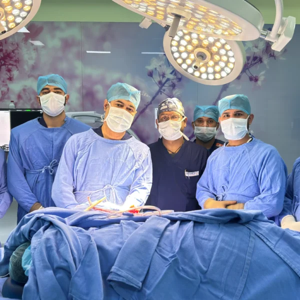 Dr Nikhil Sachdeva performing Spine Surgery in Faridabad Yathart Hospital